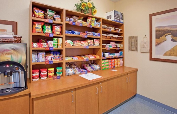 Candlewood Suites Junction City - Ft. Riley image 9